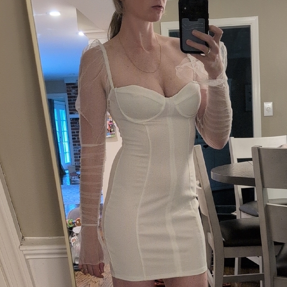 l'vow Dresses & Skirts - Elegant White Sheer Sleeve Dress